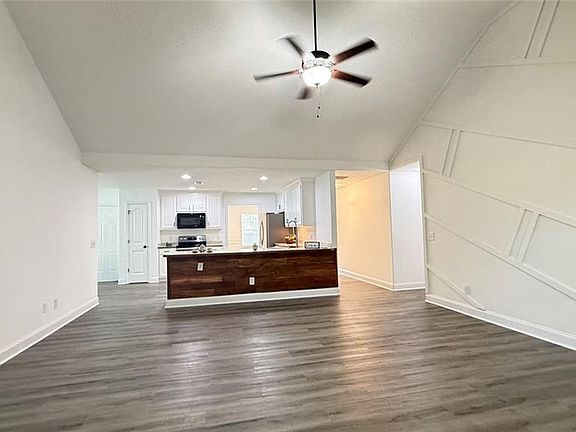 4th image of 1890 Roxey Ln