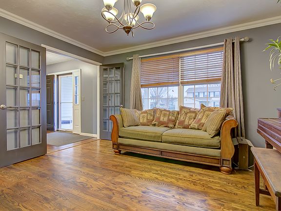 3rd image of 5719 Sebastian Ln