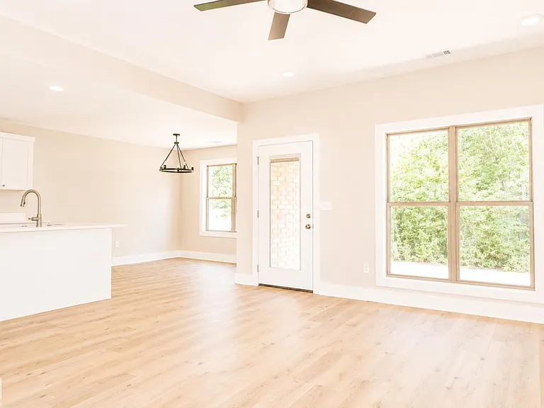 5402 Lotus St — Photo 6
