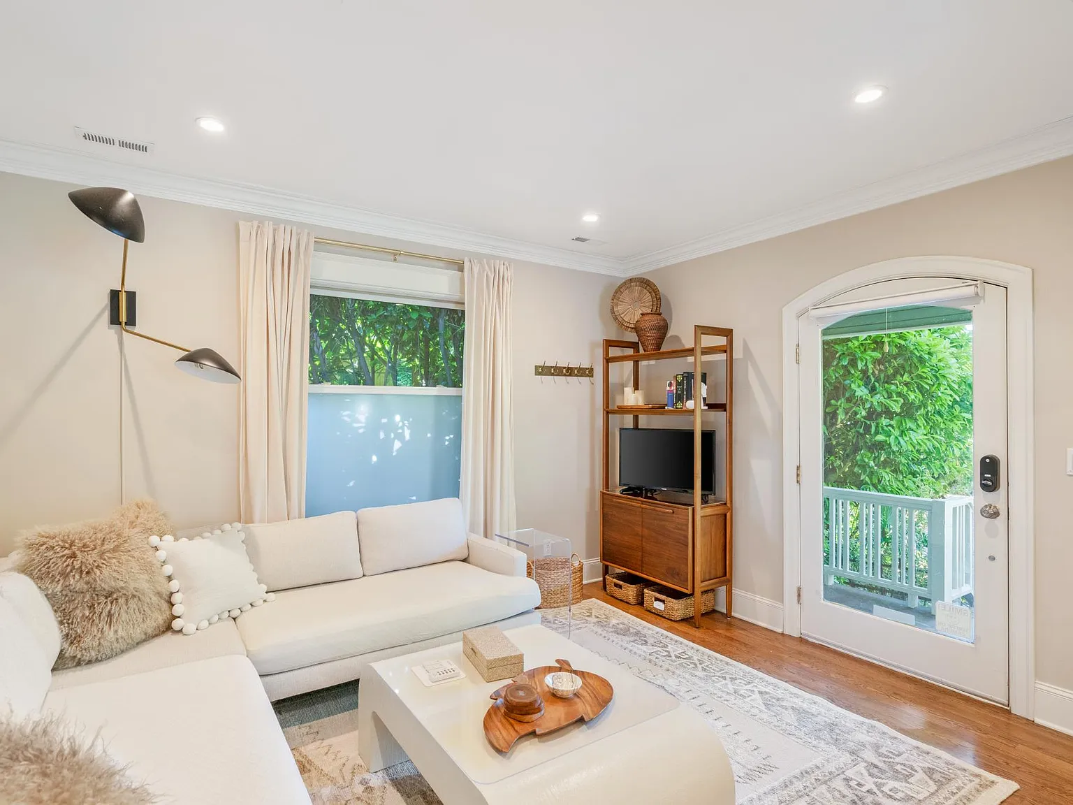 1 bed, 737 sqft, $3,000 — Photo 2