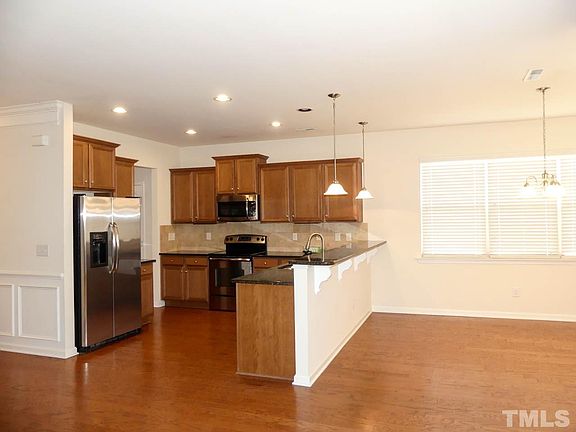 3rd image of 2329 Everstone Rd