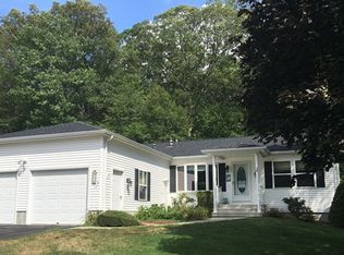 24 Hillcrest Dr, Uncasville, CT 06382