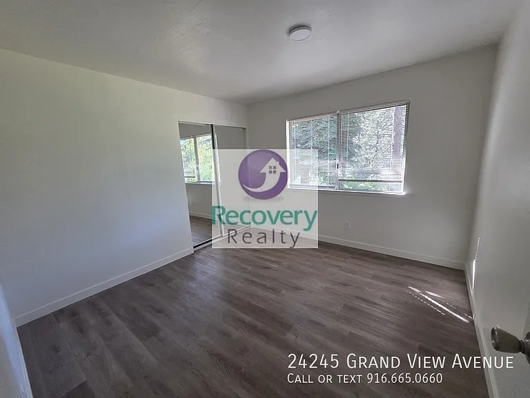 24245 Grand View Ave — Photo 24