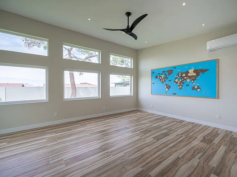 330 E Country Club Dr — Photo 65