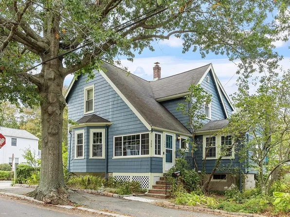 366 Grove St, Melrose, MA 02176