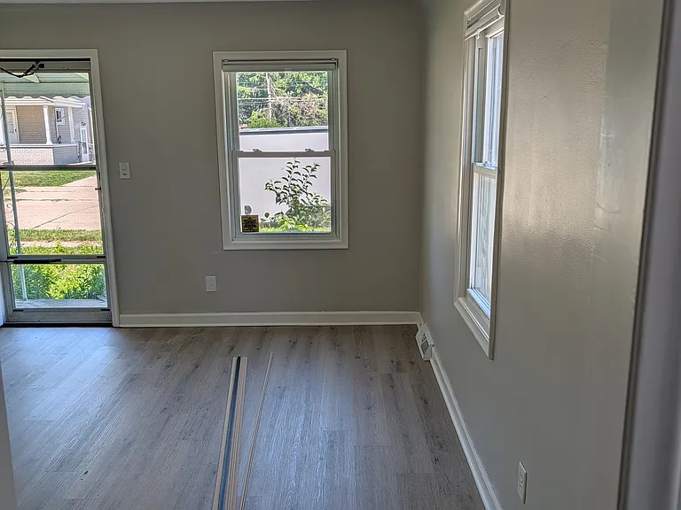 21712 Lakeview St — Photo 12