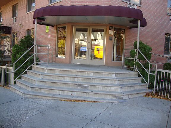 2nd image of 11882 Metropolitan Ave APT 4A