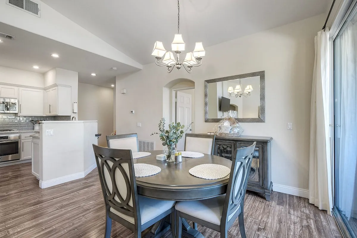 2 bed, 1094 sqft, $4,650 — Photo 1