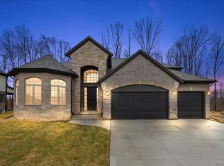 24244 Tullymore Dr, Macomb, MI