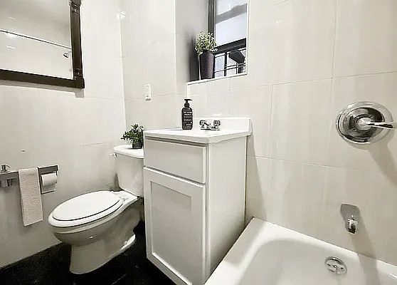 4th image of 136 W 109th St APT 4E