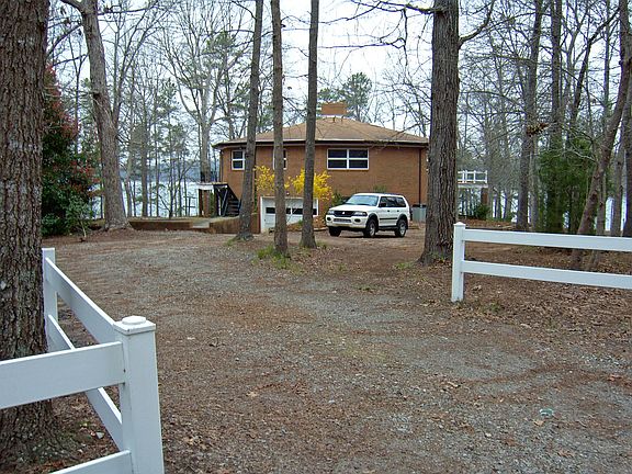 2nd image of 83 Dogwood Ln