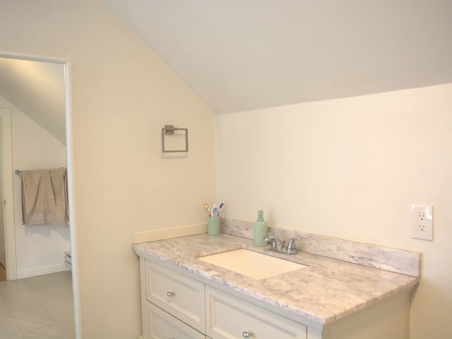 3 bed, 2000 sqft, $5,000 — Photo 3