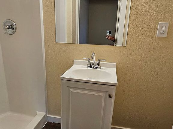 3rd image of 400 Railroad Ave APT 4