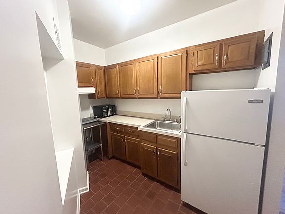 5th image of 306 W 80th St #C4