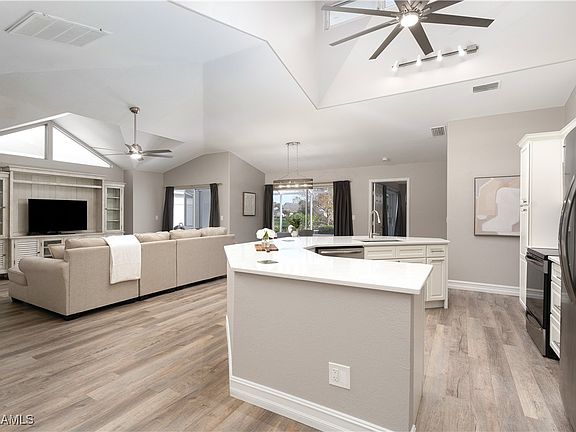 3rd image of 9467 Palm Island Cir