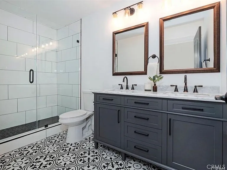 2121 S Redondo Blvd — Photo 18