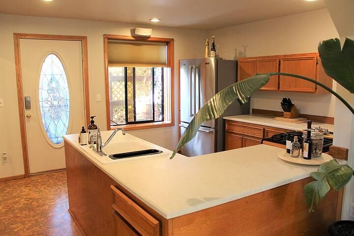 1st image of 3111 6th Ave #B