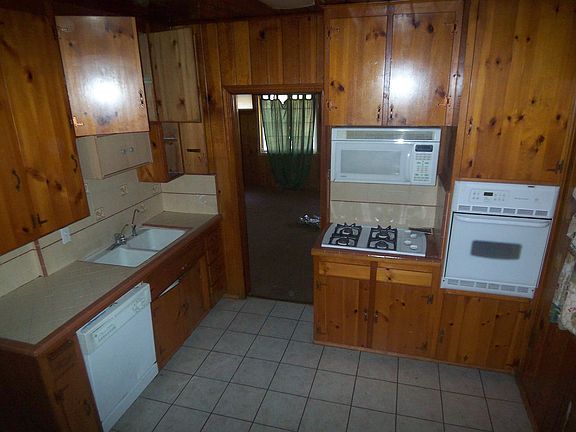 2nd image of 3043 N Delno Ave