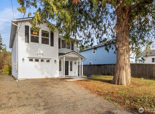 6730 NE Geneva St, Suquamish, WA 98392