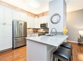 632 Honeybrook Cir, Stewartsville, NJ 08886