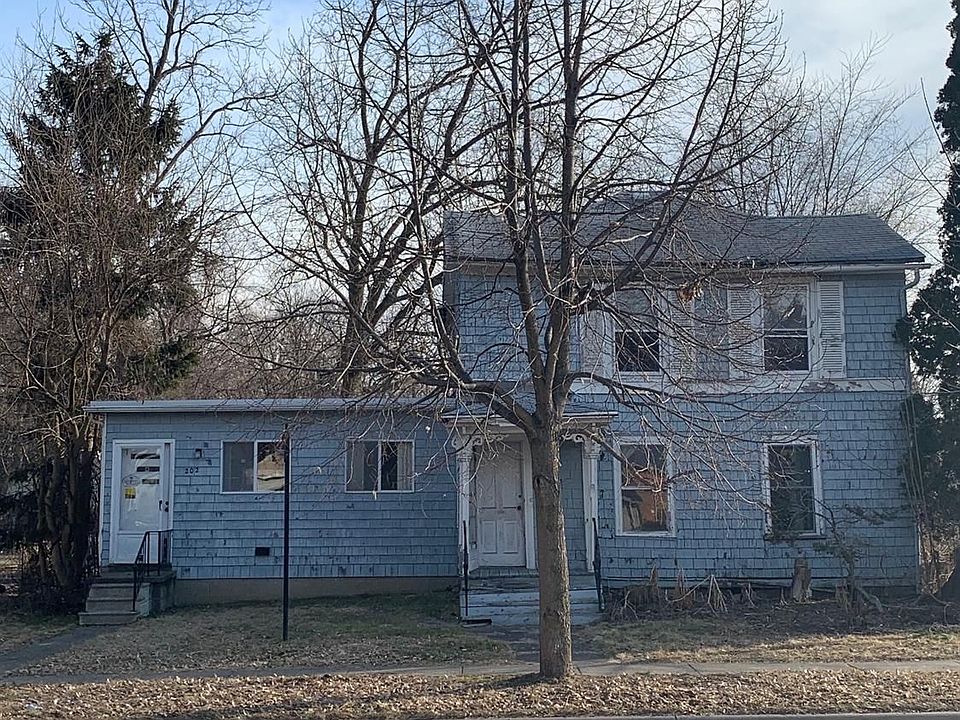 1st image of 202 Miles St