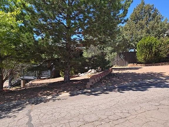 2nd image of 812 S Santa Fe Cir