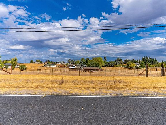 4th image of 2775 Village Dr