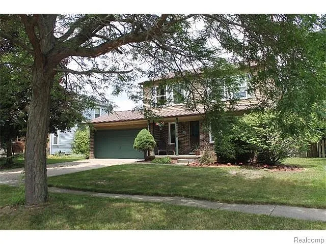 5239 Applewood Dr photo 1