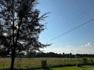 640 N Johnson Chapel Rd, Danville, AL 35619