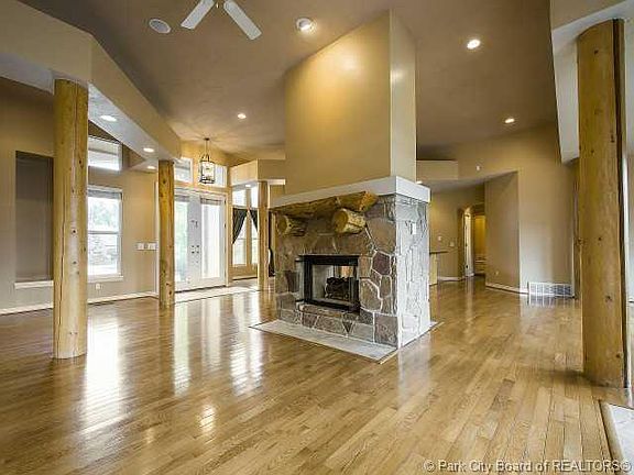 3rd image of 1427 W Settlement Dr
