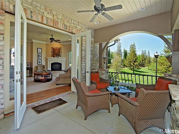 4th image of 726 Meadowood Dr
