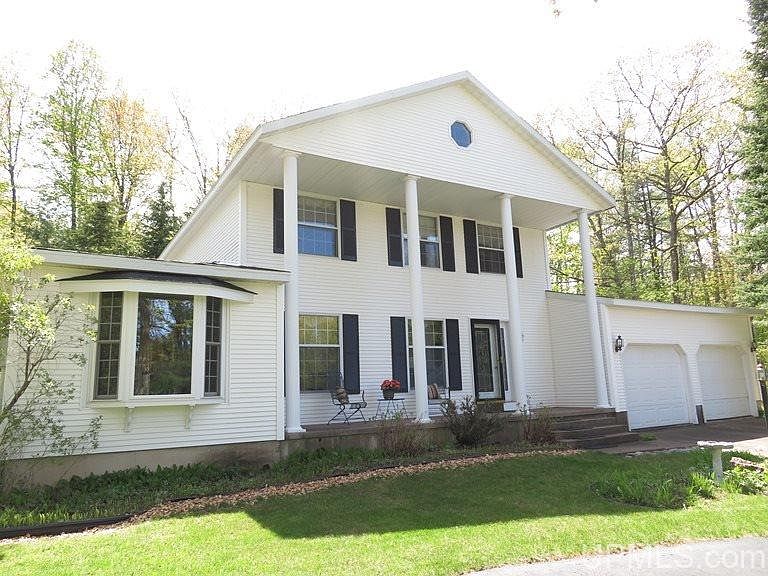 1st image of 11 Pinehurst Dr