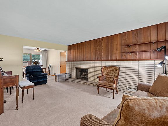 5th image of 3300 Pinecrest Dr