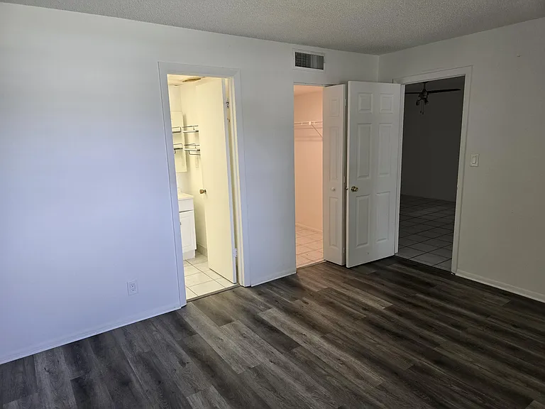 8060 Colony Cir N #203 — Photo 7