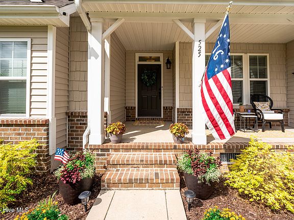 3rd image of 525 Daylily Court