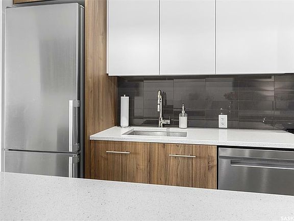 5th image of 490 2nd Ave S #902