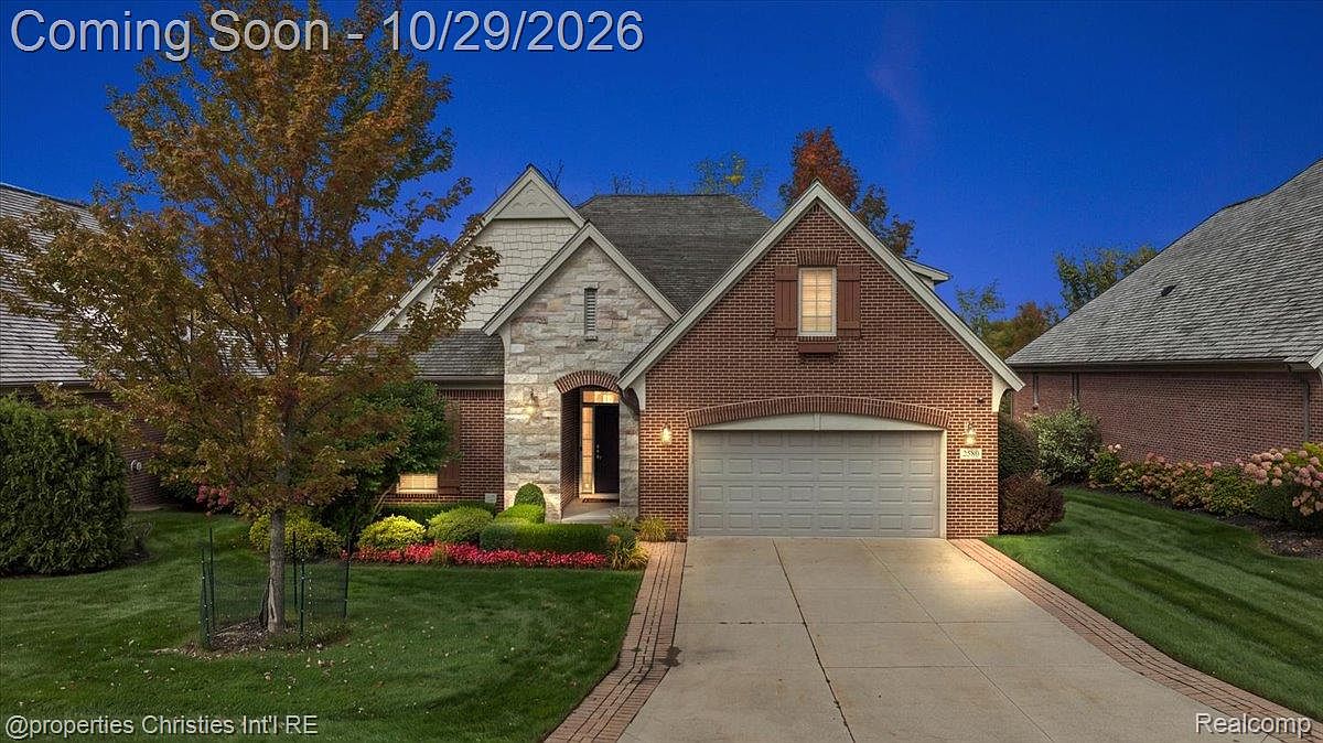 2580 Stoneykirk Ct, Rochester, MI 48306