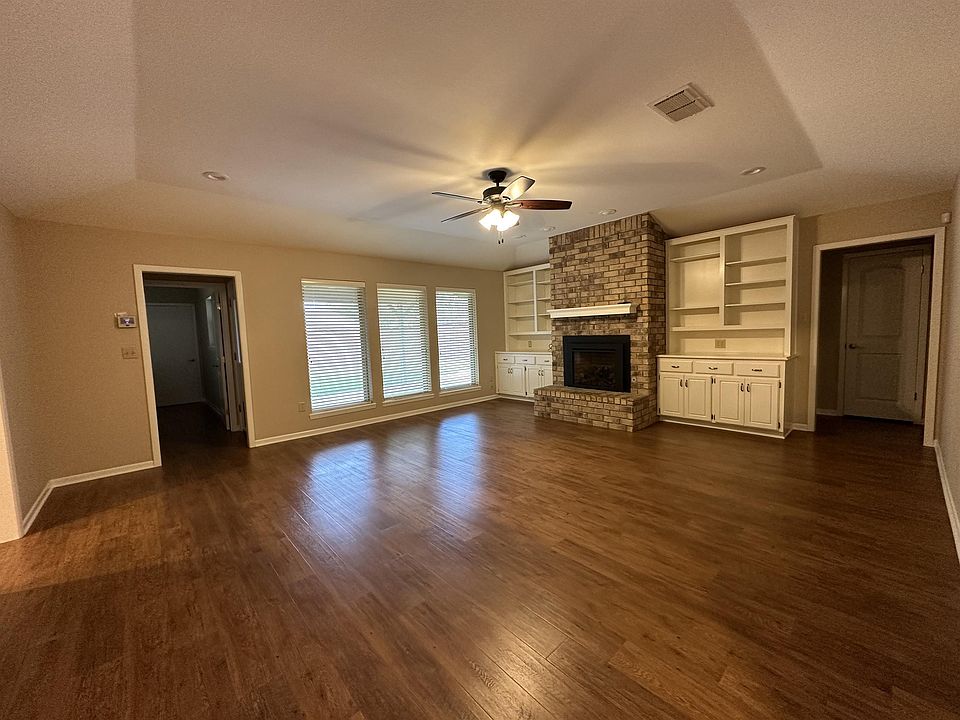 1st image of 4850 Jennifer Ln