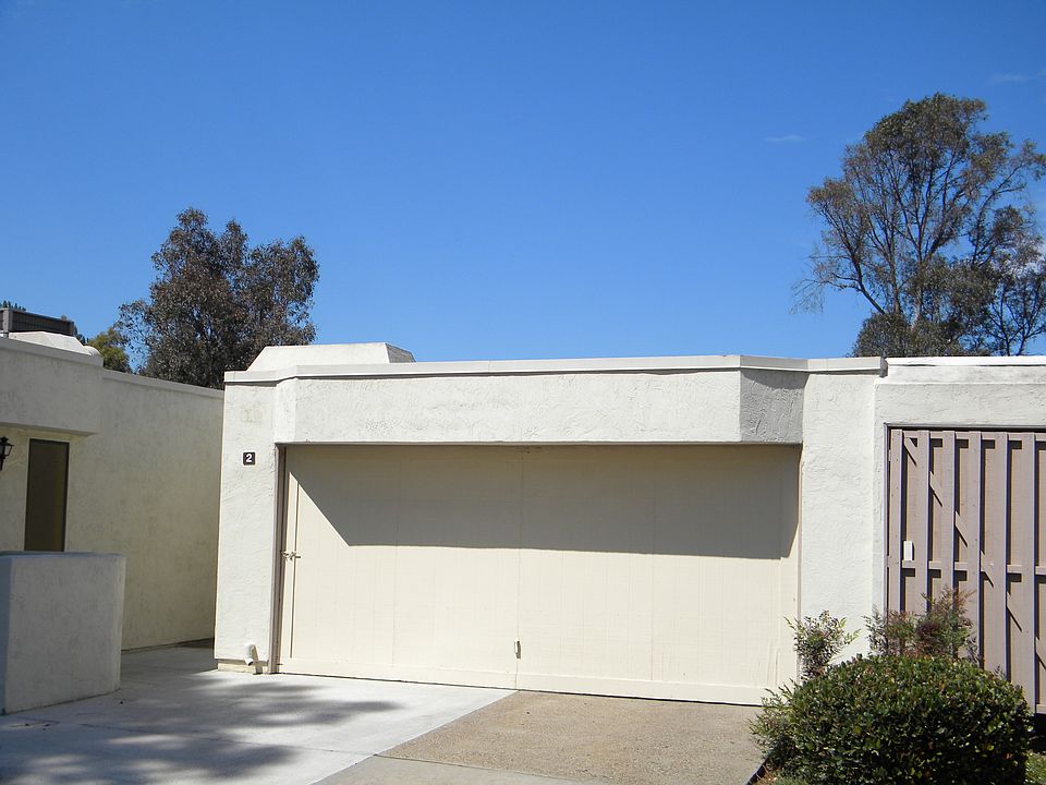 2 car garage with direct access to kitchen