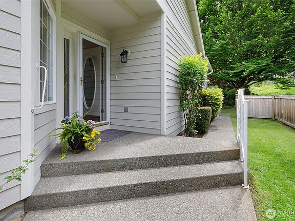 3rd image of 11512 88th Avenue E