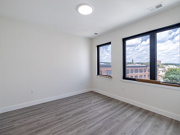 4th image of 72 S Essex Ave #208