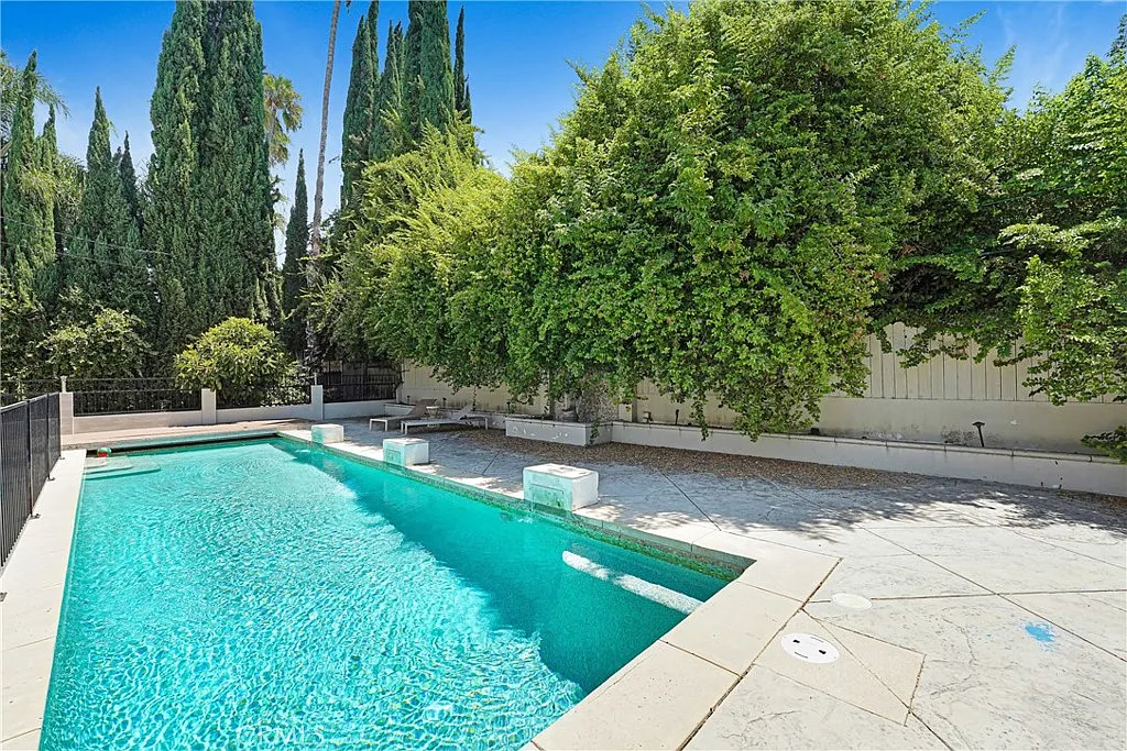 6 bed, 4236 sqft, $10,995 — Photo 1