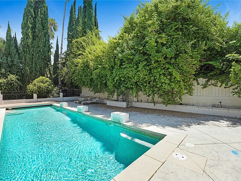 22450 Collins St — Photo 68