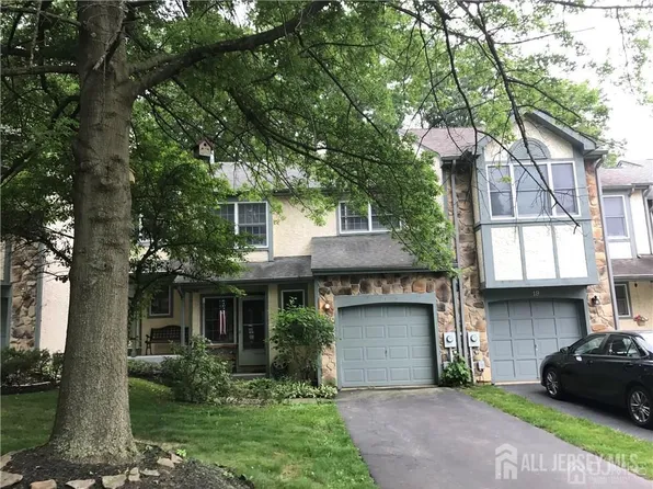 19 Dorchester Dr, East Brunswick, NJ 08816