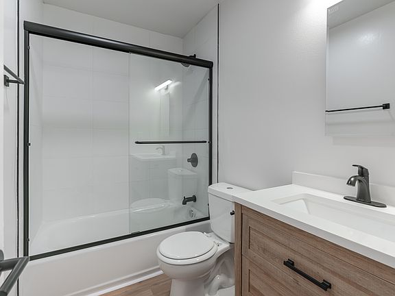 5th image of 2622 S Hobart Blvd APT 12