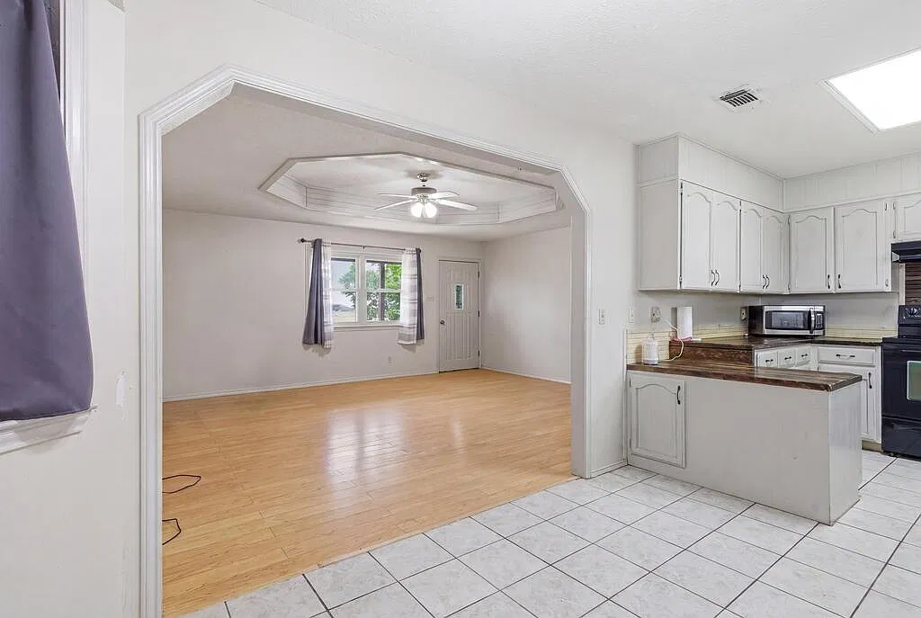 2 bed, 2.0 bath, 1040 sqft, $2,000 — Photo 3