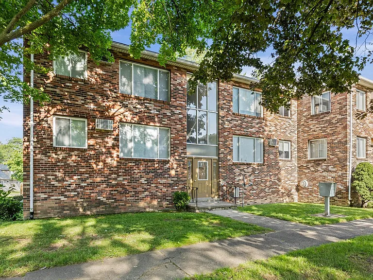 721 Cedarwood — Photo 48