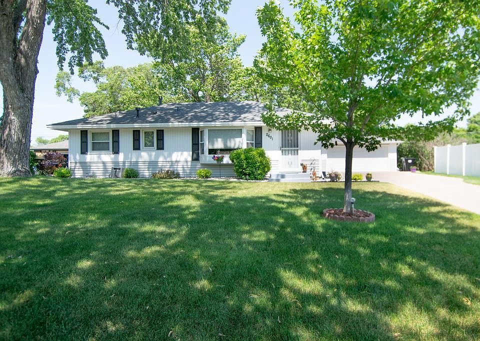1st image of 2601 S Heights Dr NW