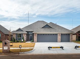 1912 NE 26th St, Moore, OK 73160