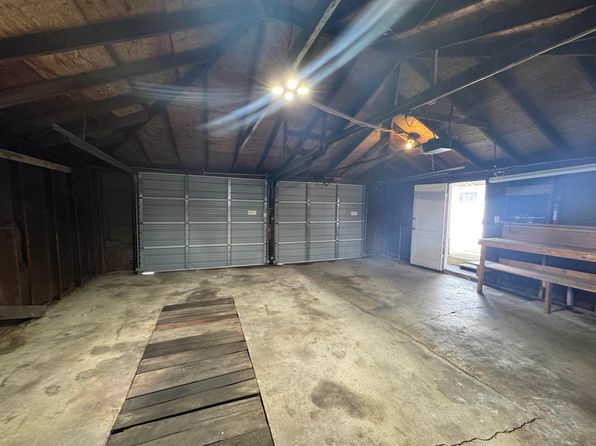 604 9th St, Charles City, IA 50616